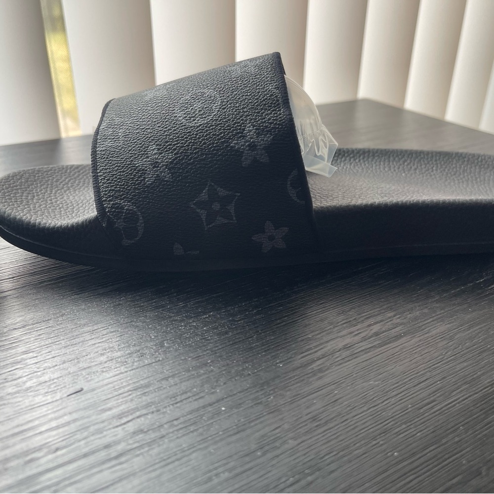Classic sides with Black and Gray monogram size 45 EU Slide Sandals - Picture 8 of 9